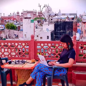  Гостевой дом India Walking Distance From Taj Mahal-- Rooftop Taj Mahal View